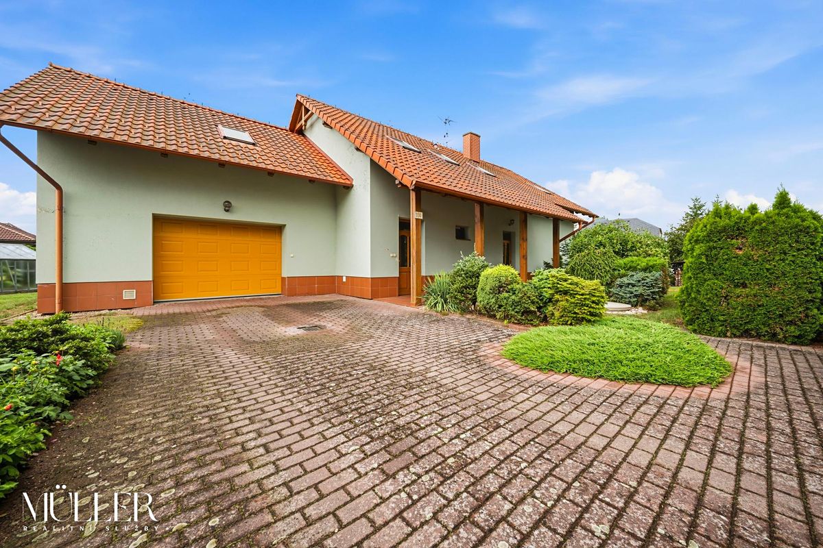 Prodej rodinného domu 267 m², pozemek 1071 m²